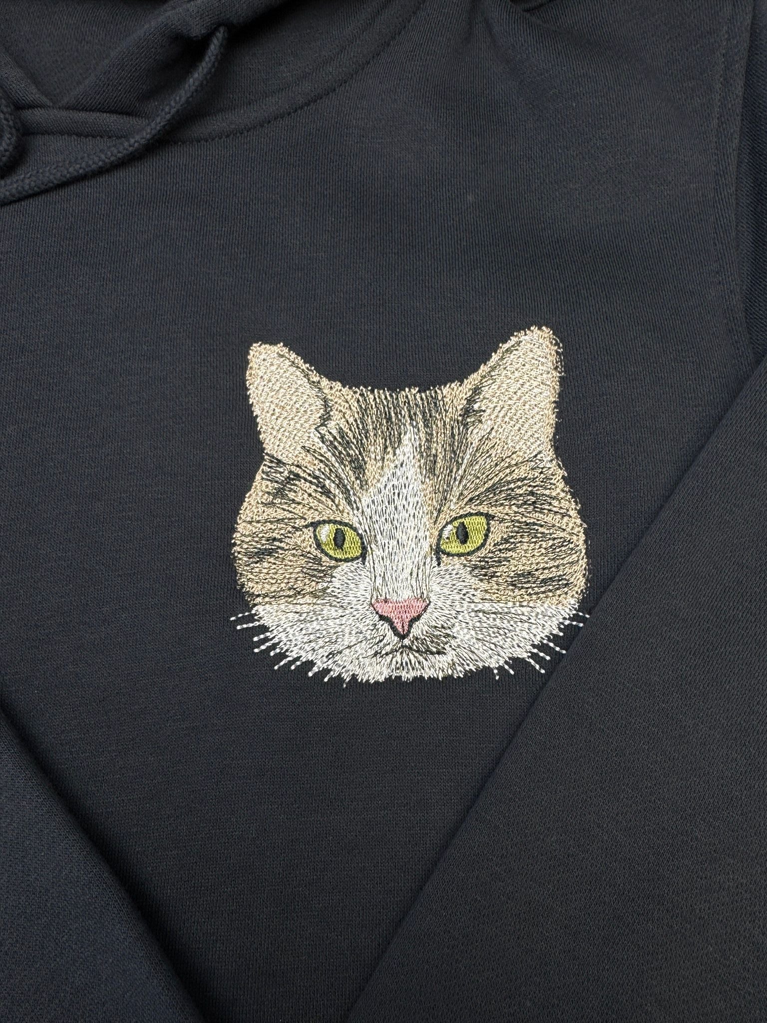 Haftowana bluza z podobizną pupila – personalizowany haft ze zdjęcia