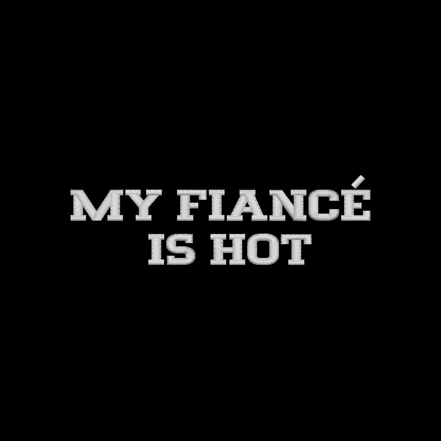 Koszulka z haftem "MY FIANCÉ IS HOT" – unisex, damska, oversize Haft z radości - nadruki i haft na odzieży Warszawa